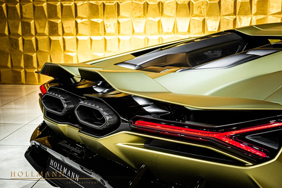 Lamborghini Revuelto, 7/10