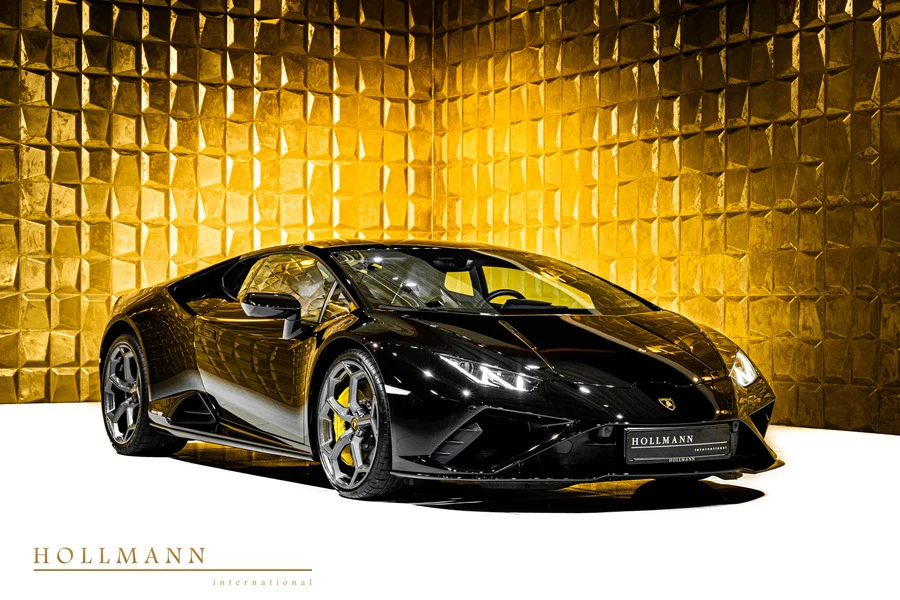 Lamborghini Huracán EVO RWD, front three-quarter view.