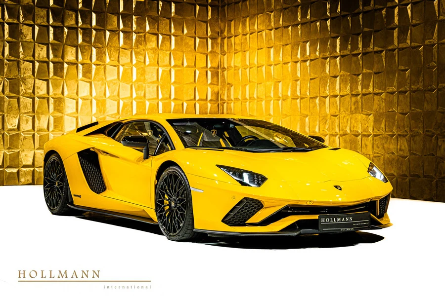 Lamborghini Aventador S, front three-quarter view.