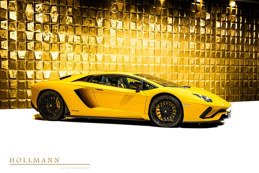 Lamborghini Aventador S, 2/10