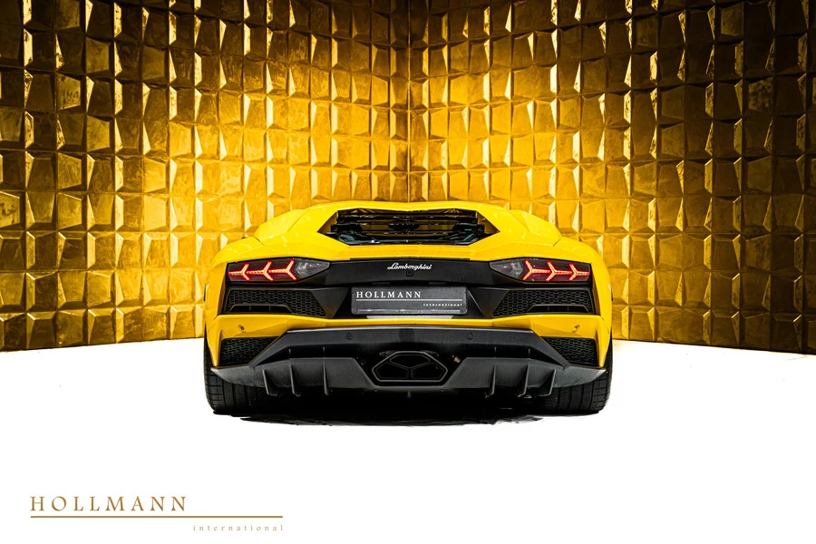 Lamborghini Aventador S, 4/10