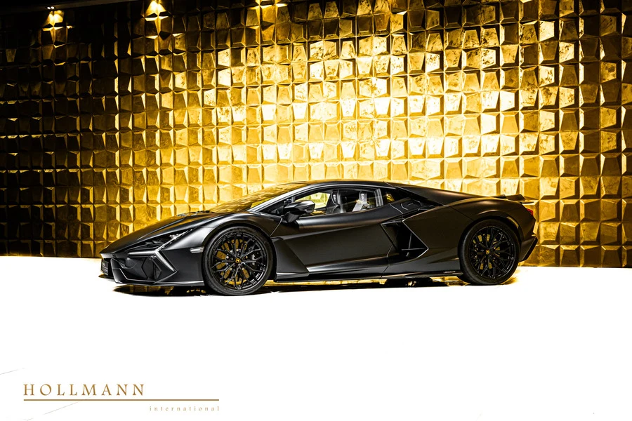 Lamborghini Revuelto, 6/10