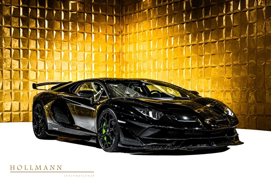 Lamborghini Aventador SVJ, front three-quarter view.