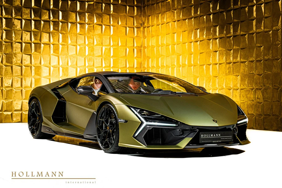 Lamborghini Revuelto, front three-quarter view.