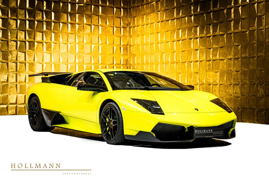 Lamborghini Murciélago, front three-quarter view.