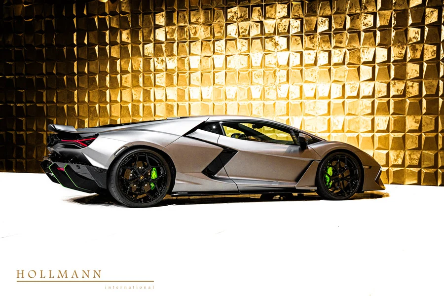 Lamborghini Revuelto, 3/10