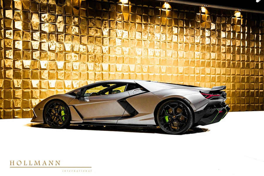 Lamborghini Revuelto, 5/10