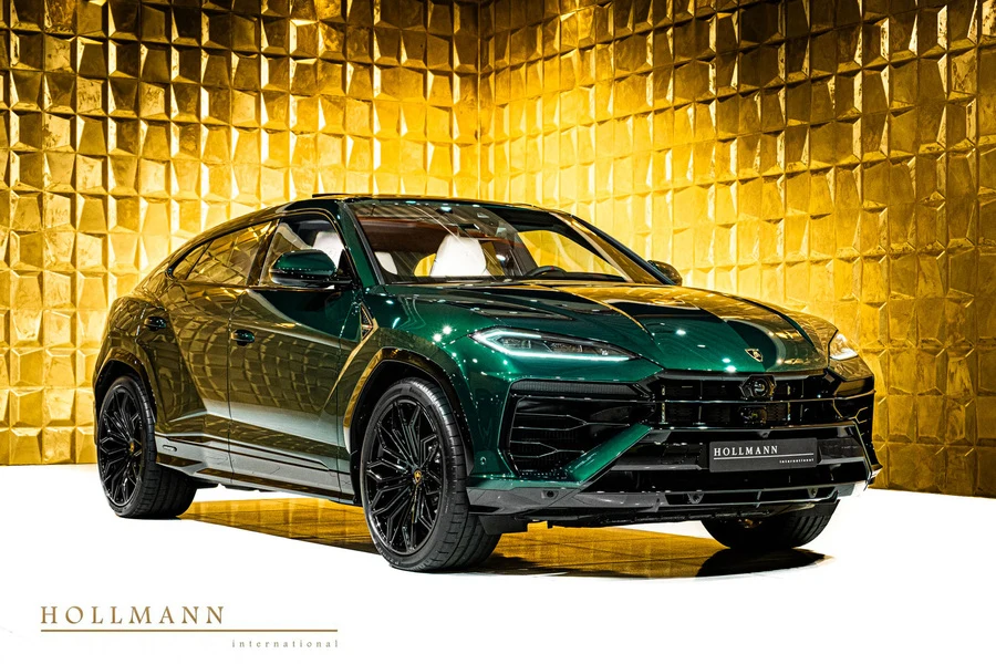 Lamborghini Urus SE, front three-quarter view.