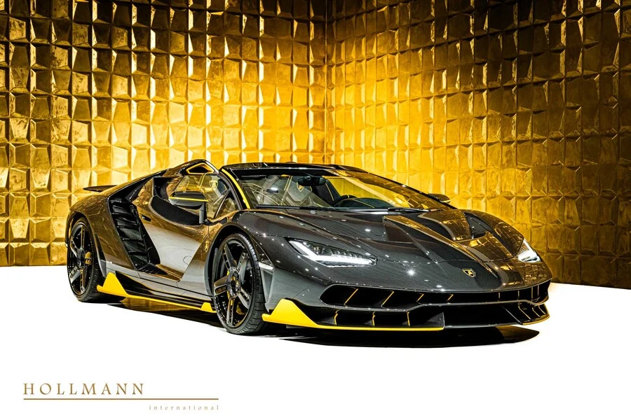 Lamborghini Centenario Roadster LP 770-4, front three-quarter view.