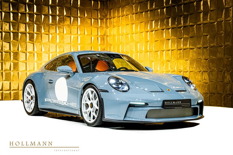 Porsche 911 S/T, front three-quarter view.