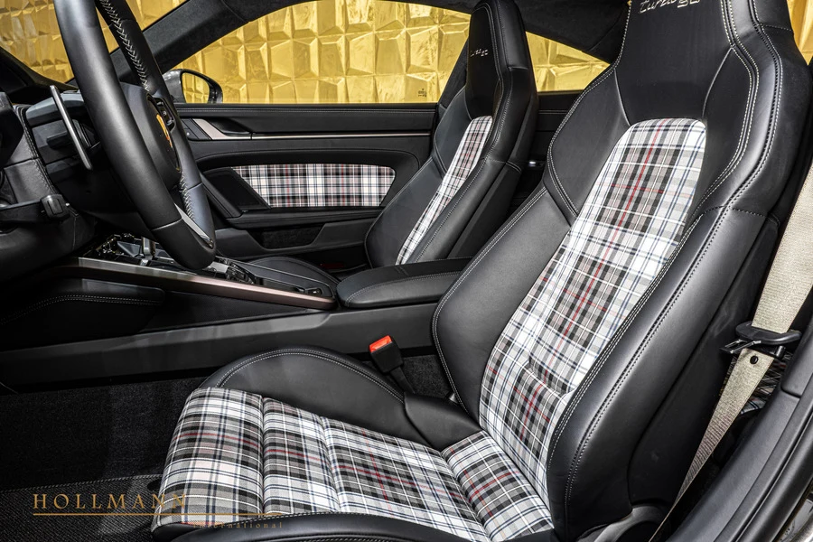 Porsche 911 Turbo 50 Years, 9/10