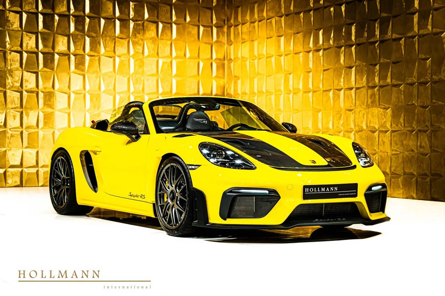 Porsche 718 Spyder RS, front three-quarter view.