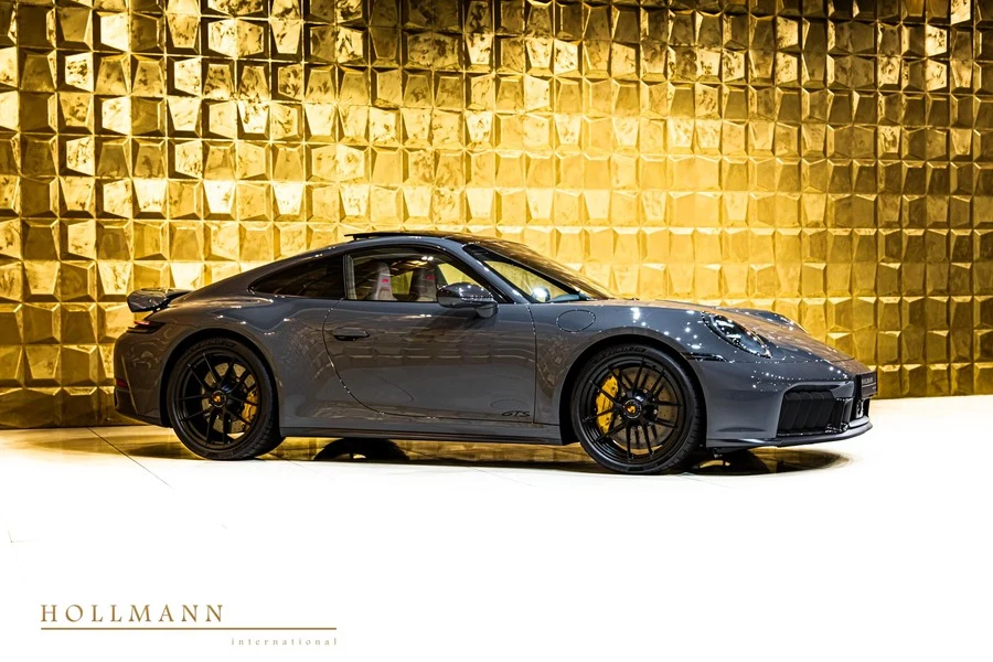 Porsche 911 Carrera GTS, 2/10