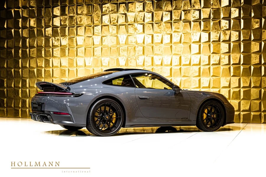 Porsche 911 Carrera GTS, 3/10