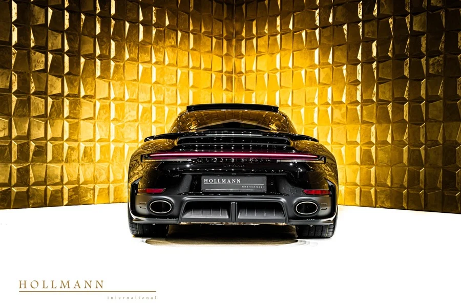 Porsche 911 Turbo S, 3/10