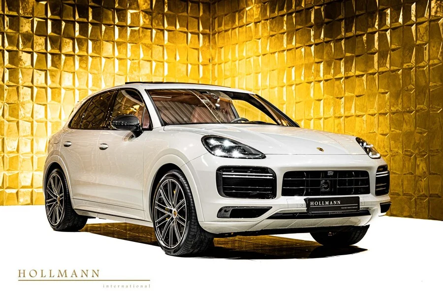 Porsche Cayenne Turbo, front three-quarter view.