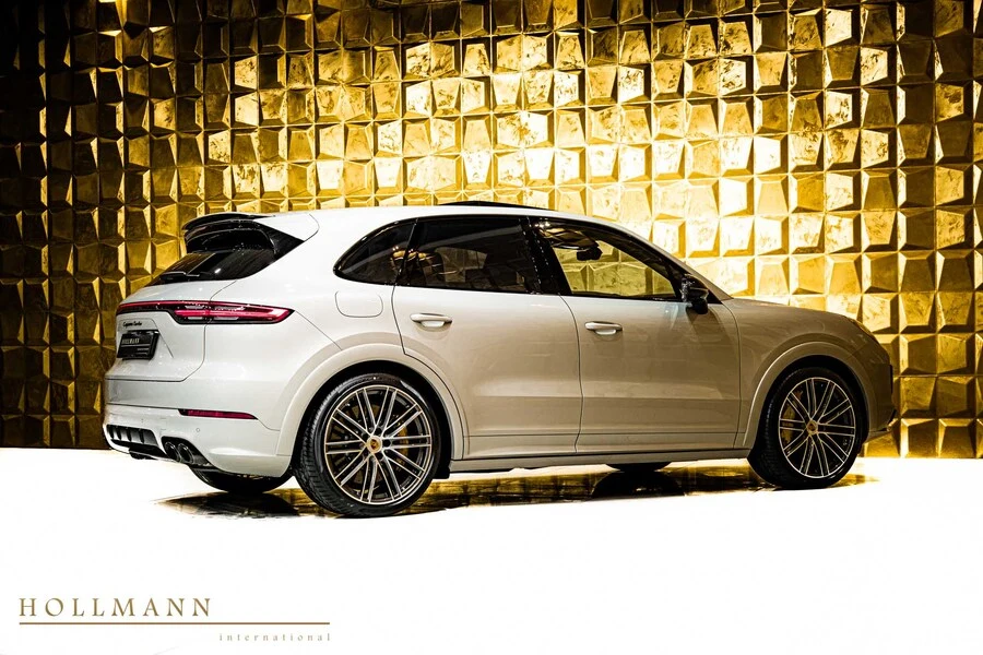 Porsche Cayenne Turbo, 3/10