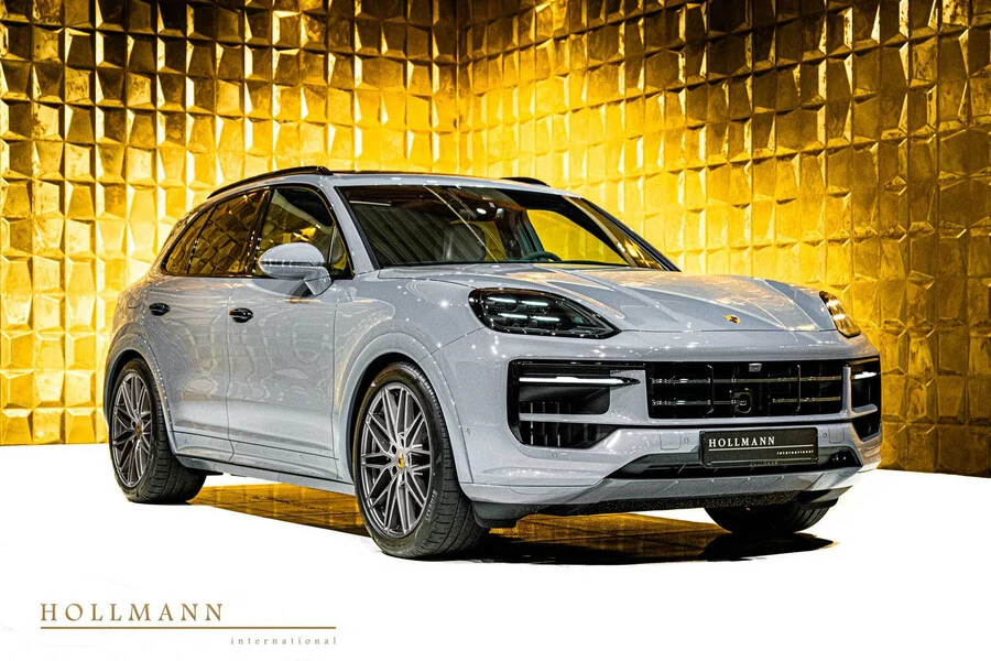 Porsche Cayenne S, front three-quarter view.