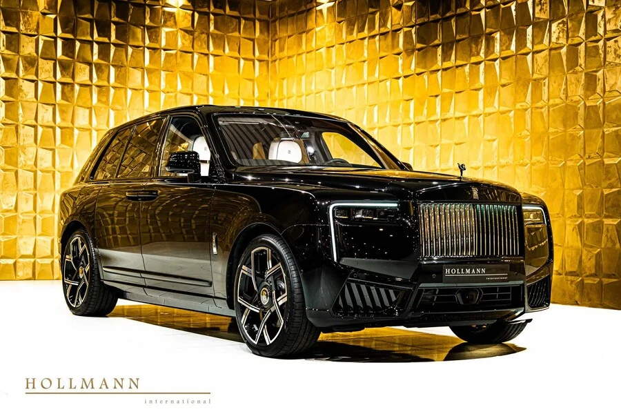 Rolls-Royce Cullinan Series II Black Badge, front three-quarter view.
