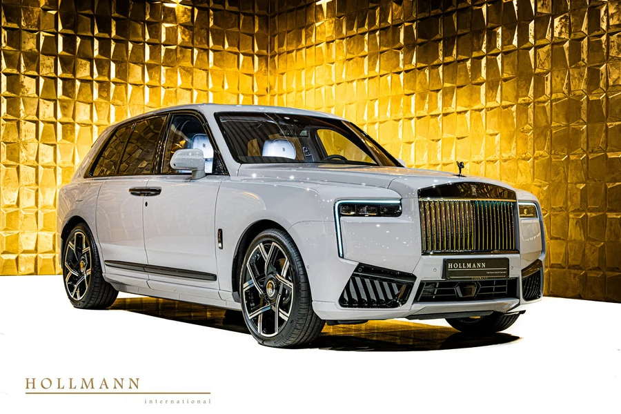 Rolls-Royce Cullinan Series II Black Badge, front three-quarter view.
