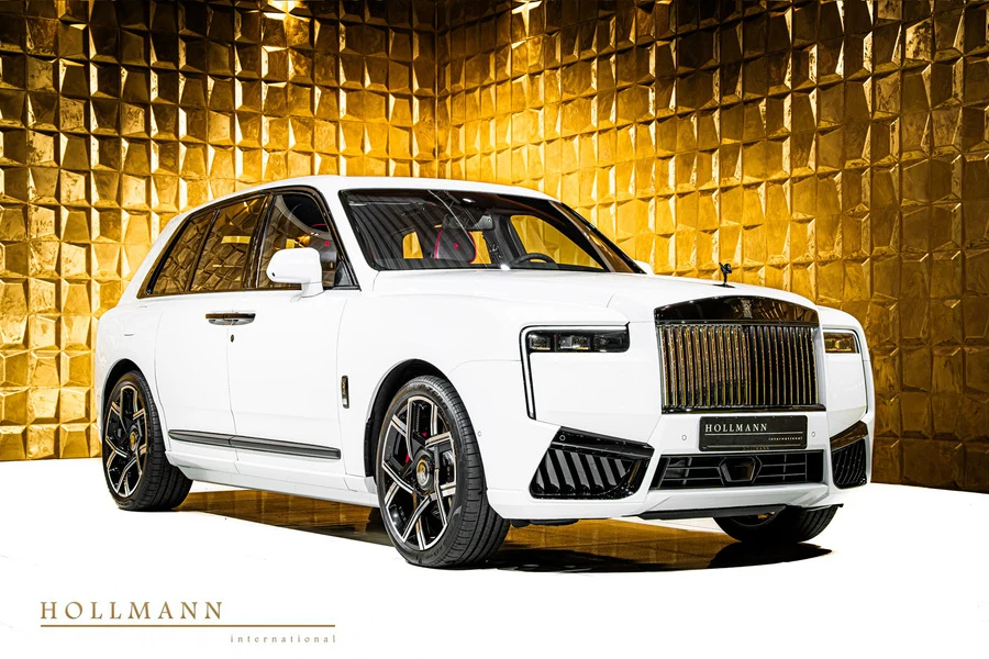 Rolls-Royce Cullinan Series II Black Badge, front three-quarter view.