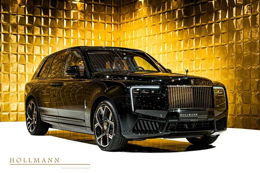 Rolls-Royce Cullinan Series II Black Badge, front three-quarter view.