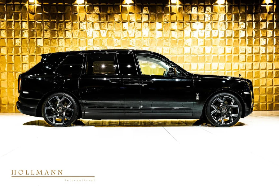 Rolls-Royce Cullinan Series II extended by 13.8 in, 4/10