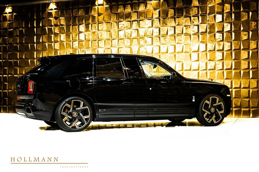 Rolls-Royce Cullinan Series II extended by 13.8 in, 6/10