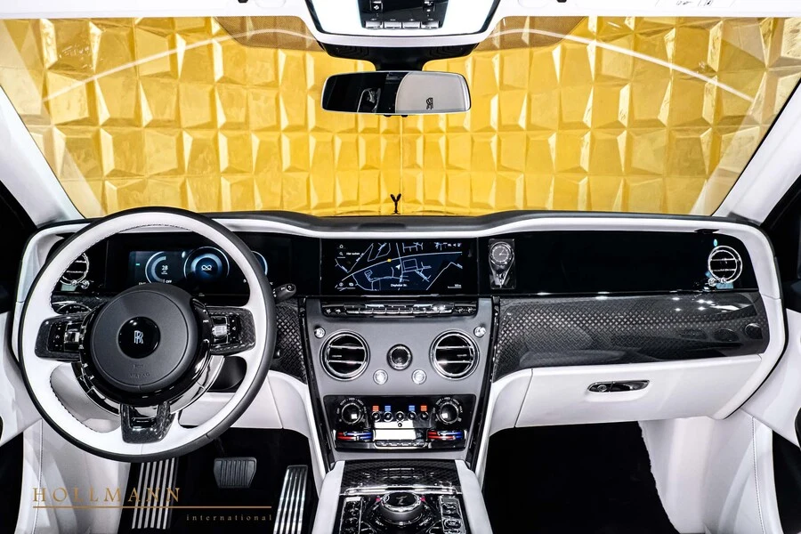 Rolls-Royce Cullinan Series II extended by 13.8 in, 8/10