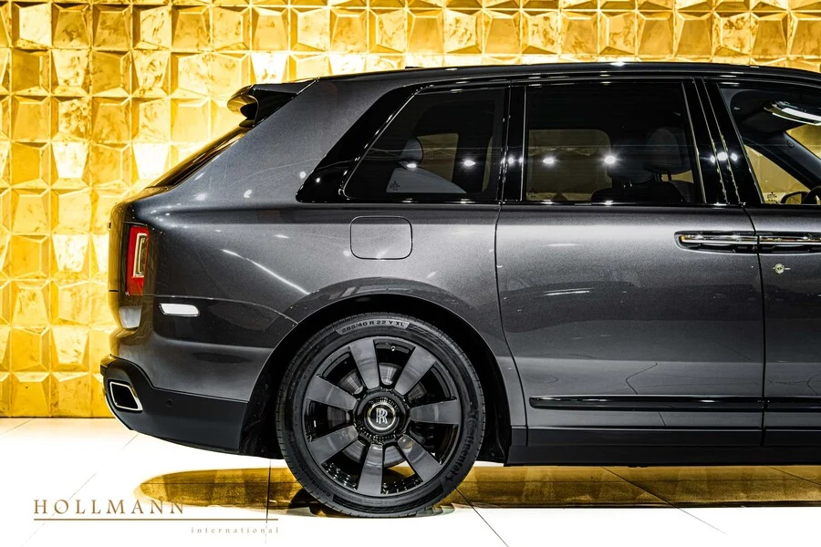 Rolls-Royce Cullinan, 8/10