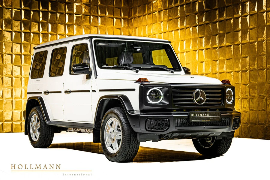 Mercedes-Benz G 450 d STRONGER THAN THE 1980s, front three-quarter view.