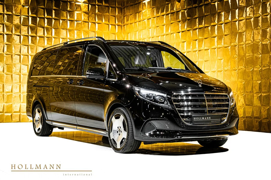 Mercedes-Benz V 300 d 4MATIC extra-long, front three-quarter view.