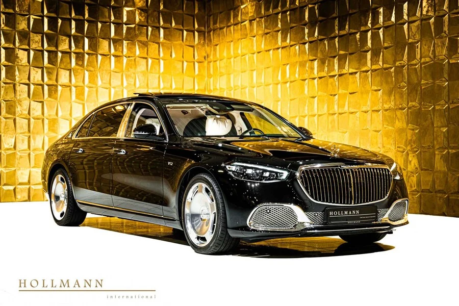 Mercedes-Benz S 680 Maybach, front three-quarter view.