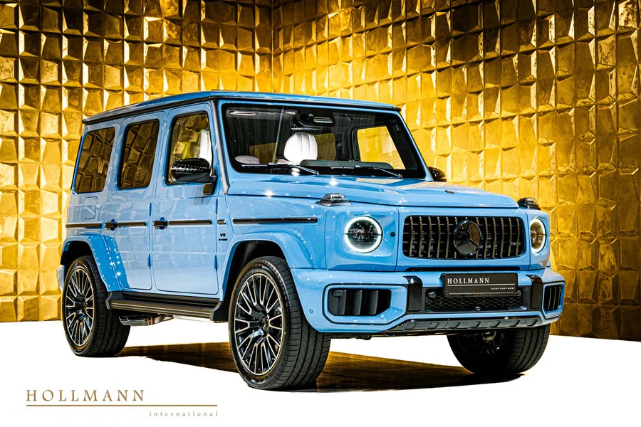 Mercedes-Benz G 63 AMG, front three-quarter view.