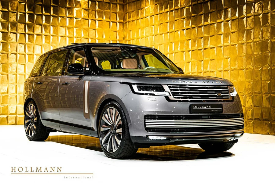Land Rover Range Rover P615 SV LWB, front three-quarter view.