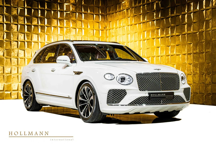 Bentley Bentayga Hybrid, front three-quarter view.