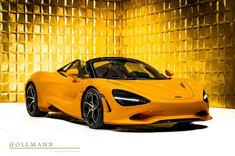 McLaren 750S Spider, front three-quarter view.