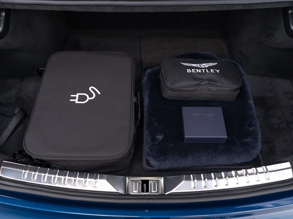 2026 Bentley Flying Spur Azure trunk