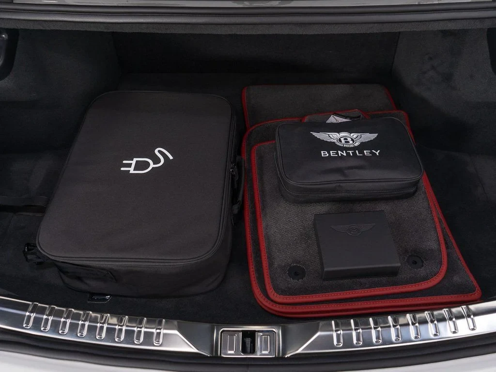 2026 Bentley Flying Spur Azure trunk