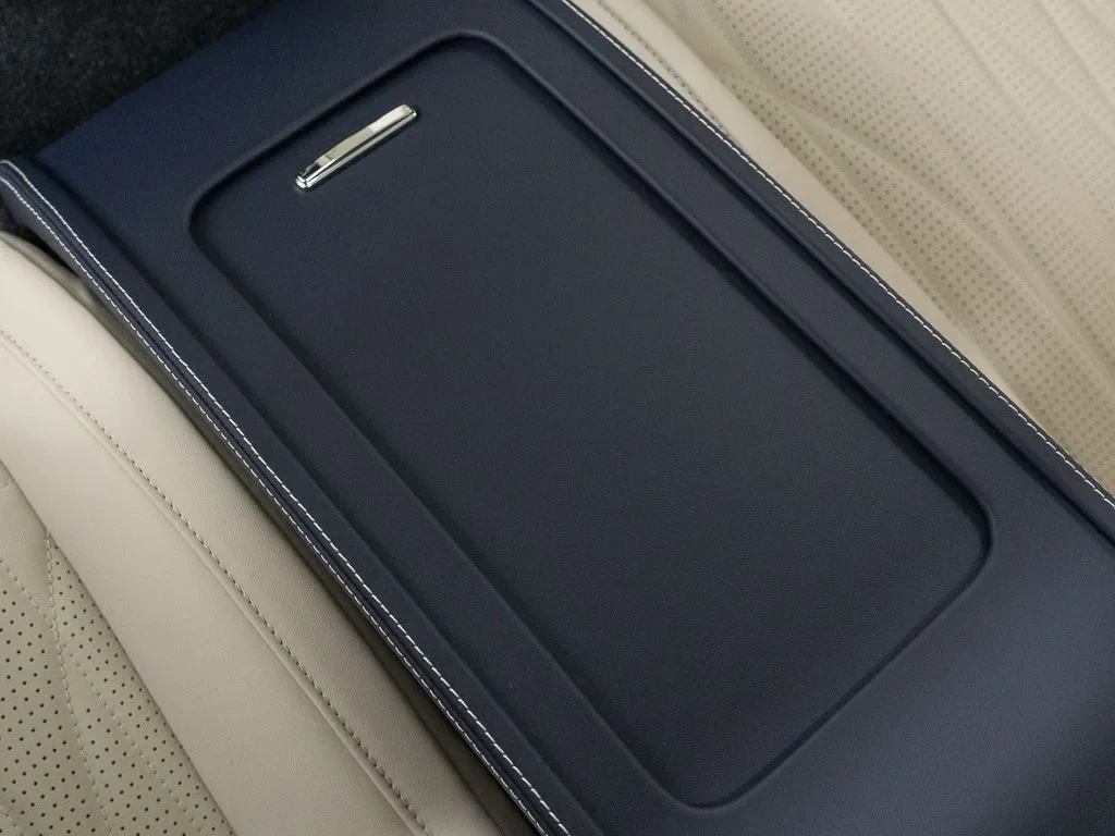2026 Bentley Continental GT Azure interior, door panel, Linen / Imperial Blue
