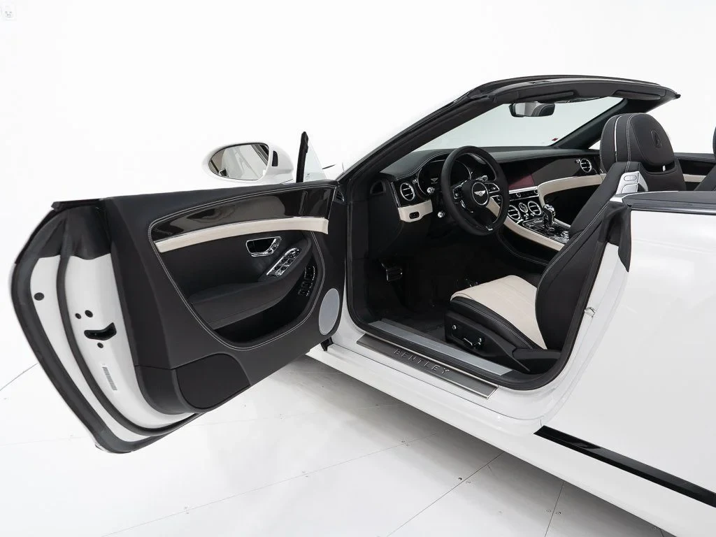2026 Bentley Continental GTC interior, Linen/Beluga