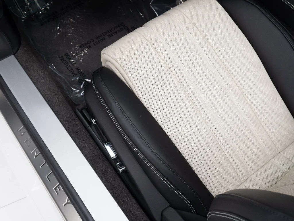 2026 Bentley Continental GTC interior, seats, Linen/Beluga