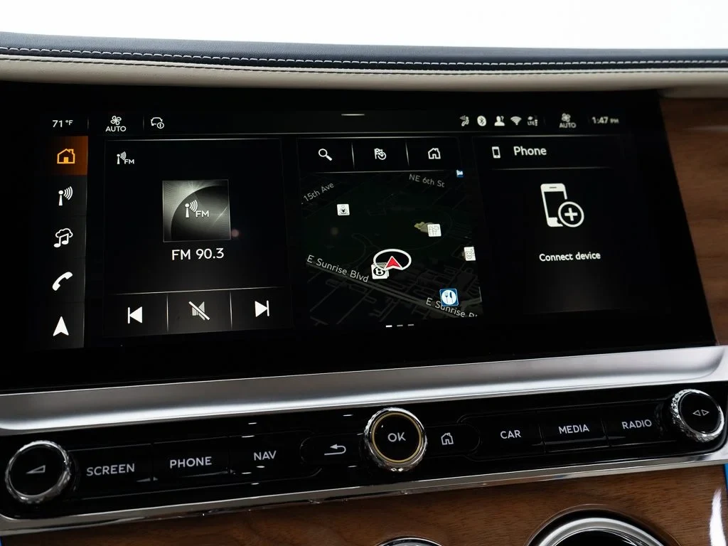 2026 Bentley Continental GTC Azure interior, Linen / Imperial Blue