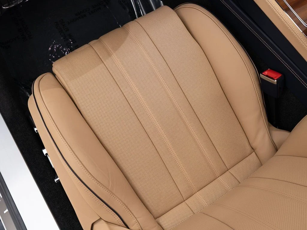 2026 Bentley Continental GTC interior, seats, Camel / Imperial Blue