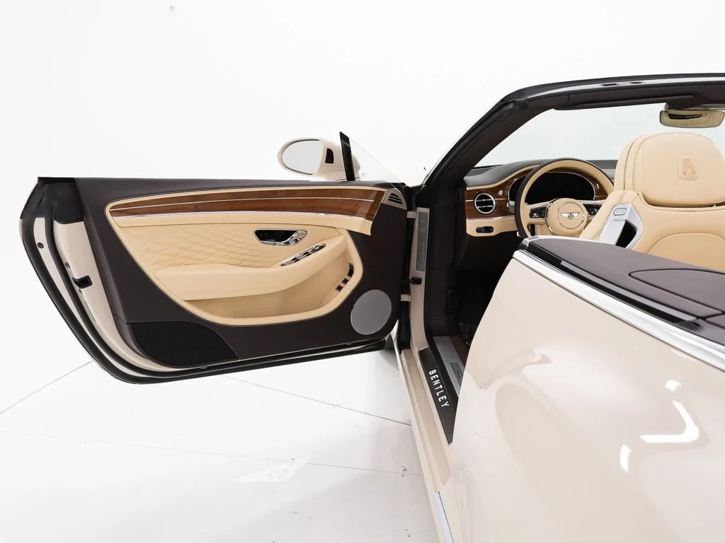 2026 Bentley Continental GTC Azure interior, door panel, Magnolia / Burnt Oak