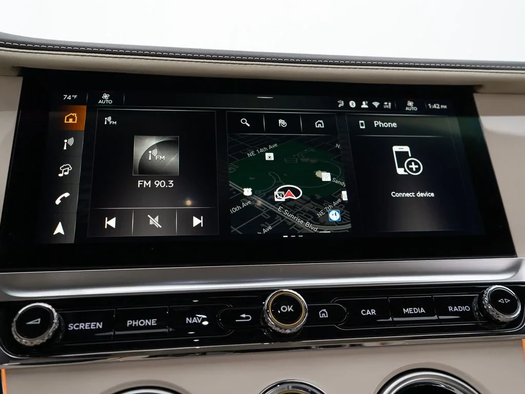 2026 Bentley Continental GTC Azure interior, Linen / Burnt Oak
