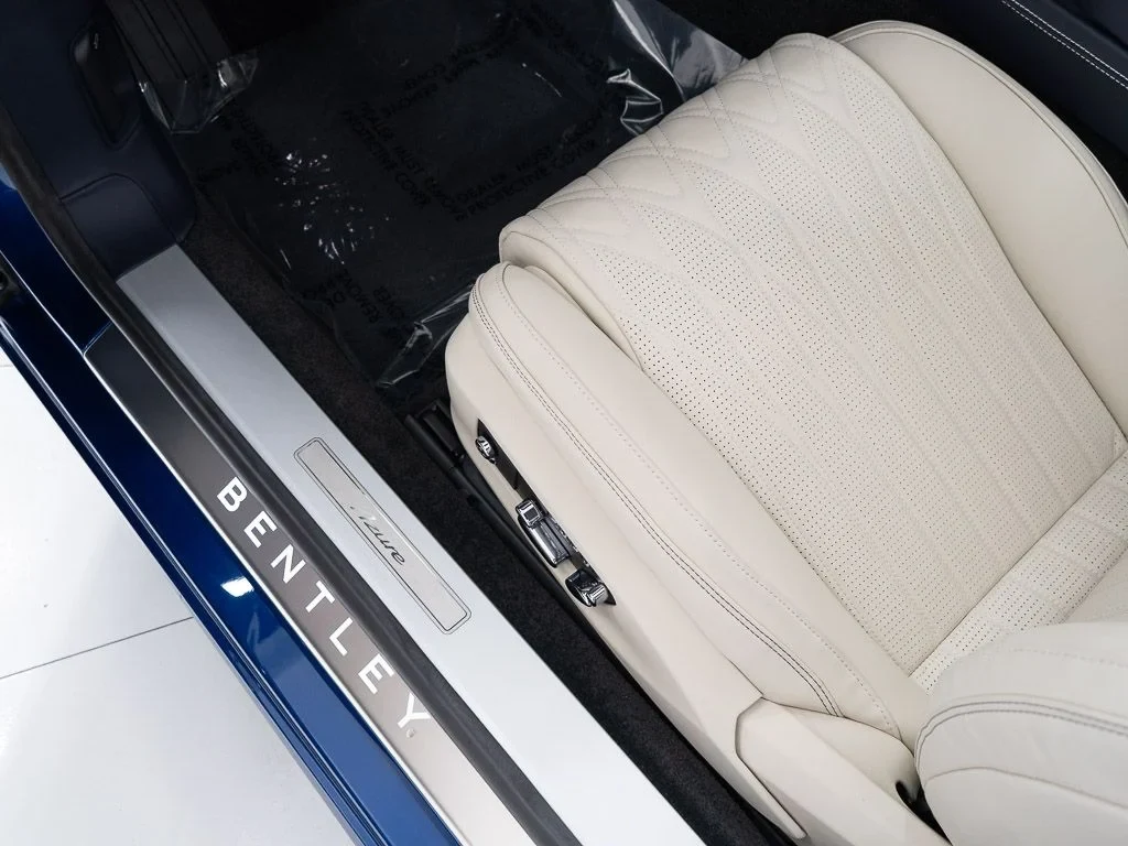 2026 Bentley Continental GTC Azure interior, Linen / Imperial Blue