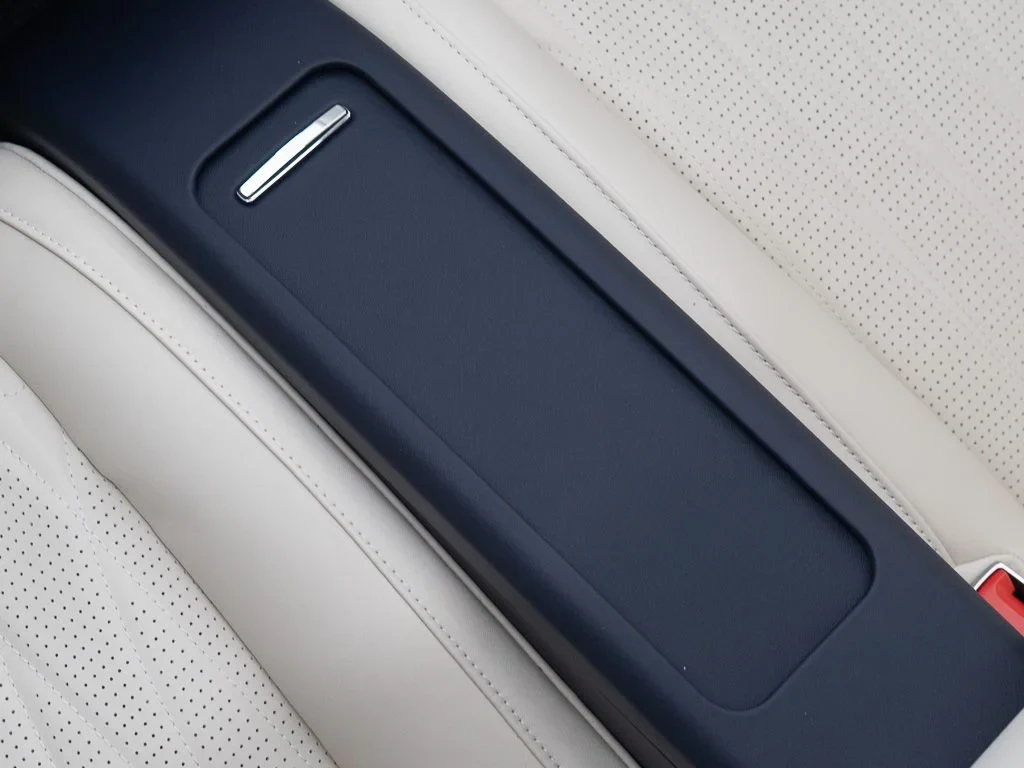 2026 Bentley Continental GTC Azure interior, door panel, Linen / Imperial Blue