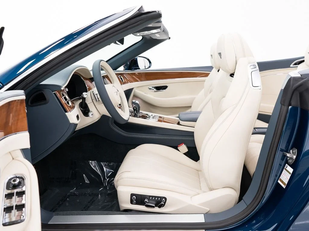 2026 Bentley Continental GTC interior, Linen / Brunel