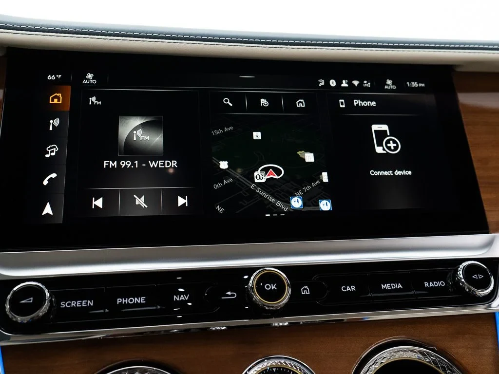 2026 Bentley Continental GTC interior, Linen / Brunel